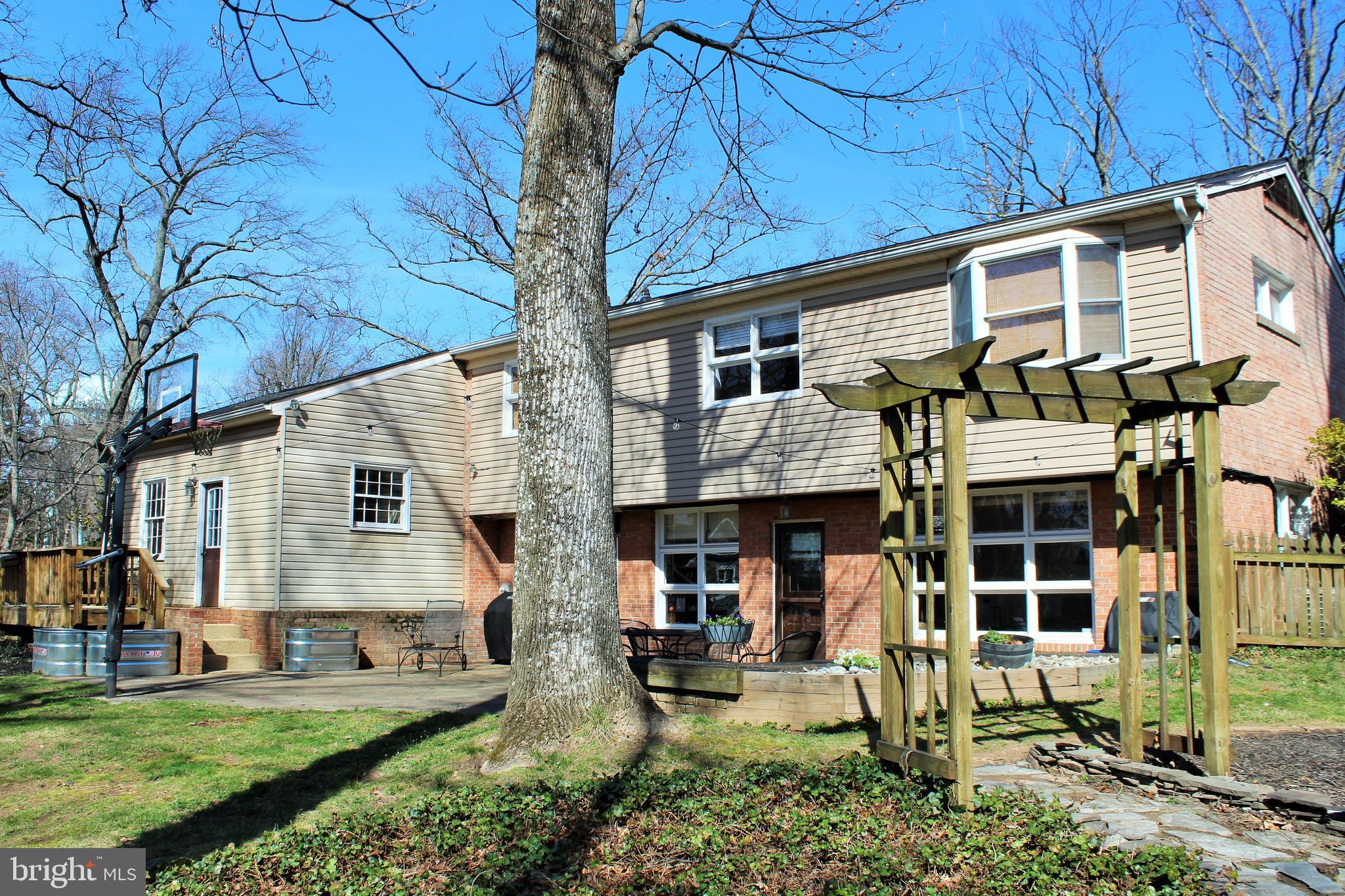 1009 van Buren St