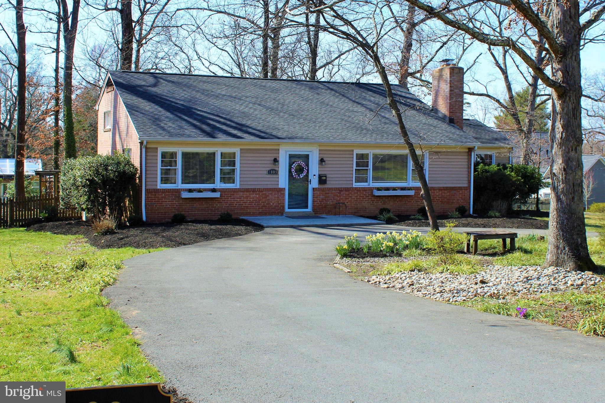 1009 van Buren St