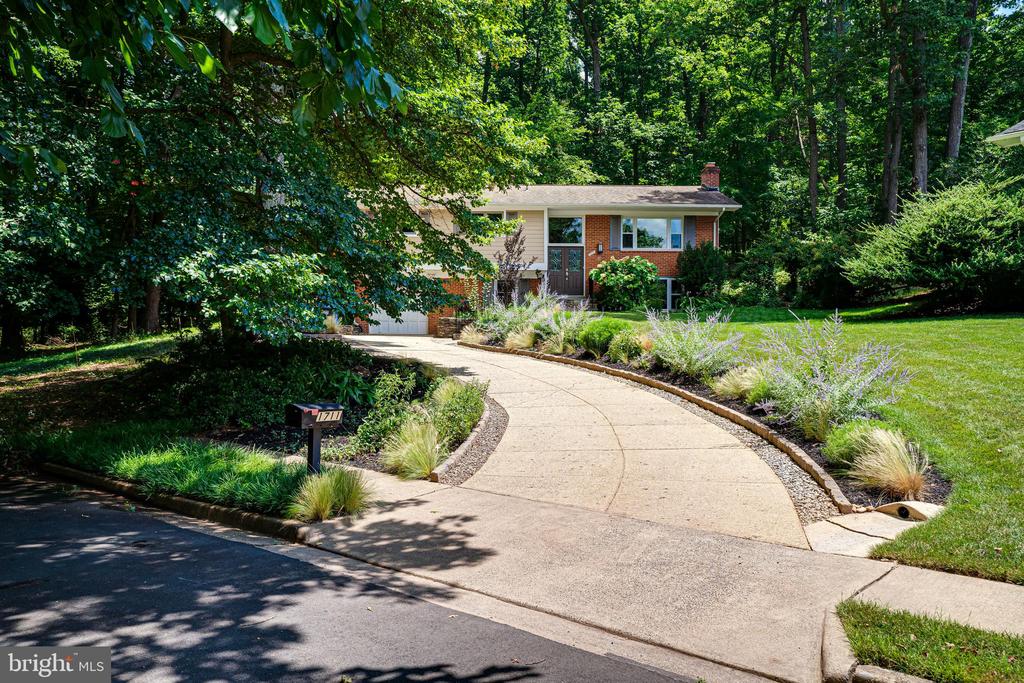 1711 Pine Valley Dr