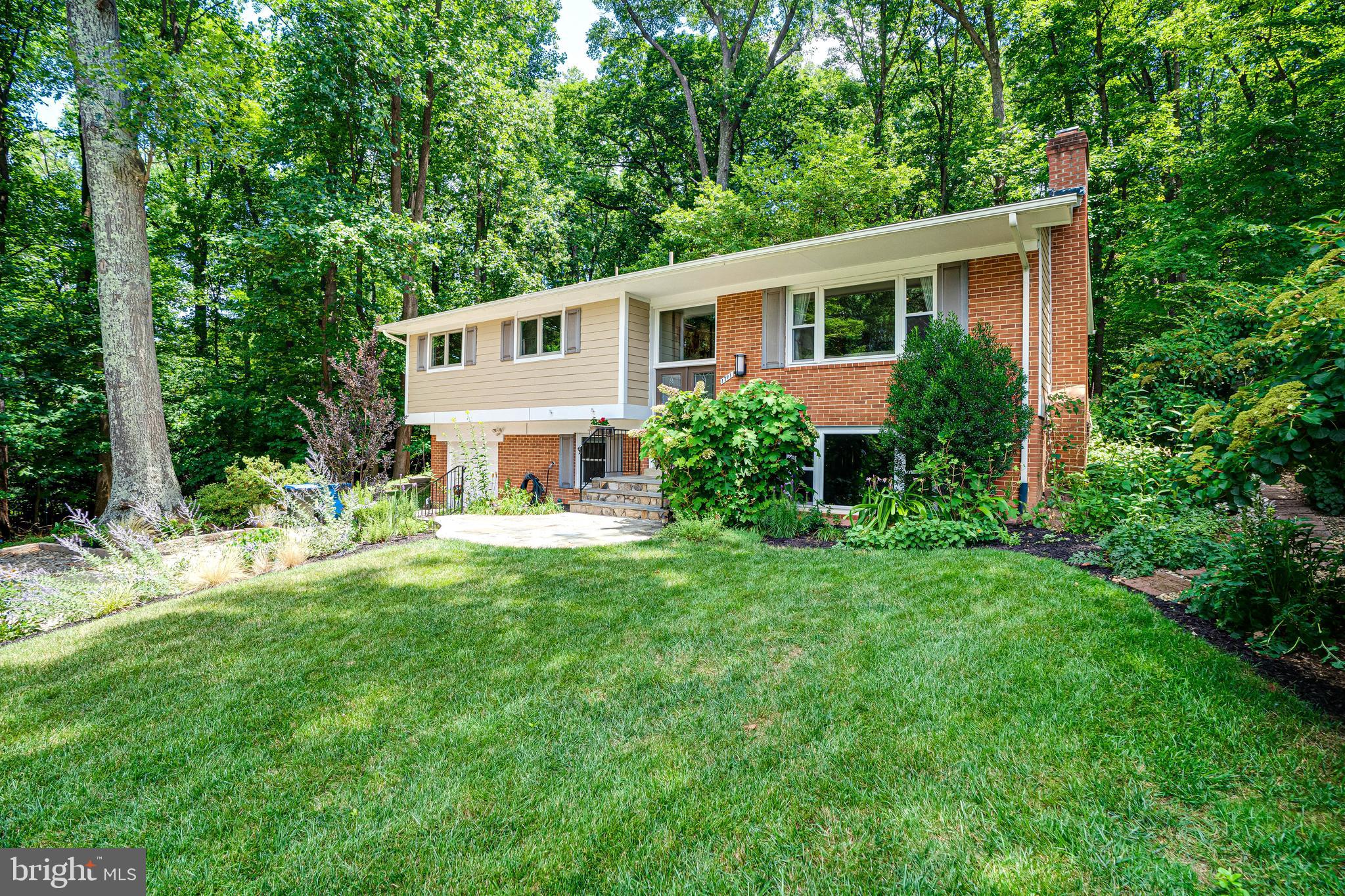 1711 Pine Valley Dr
