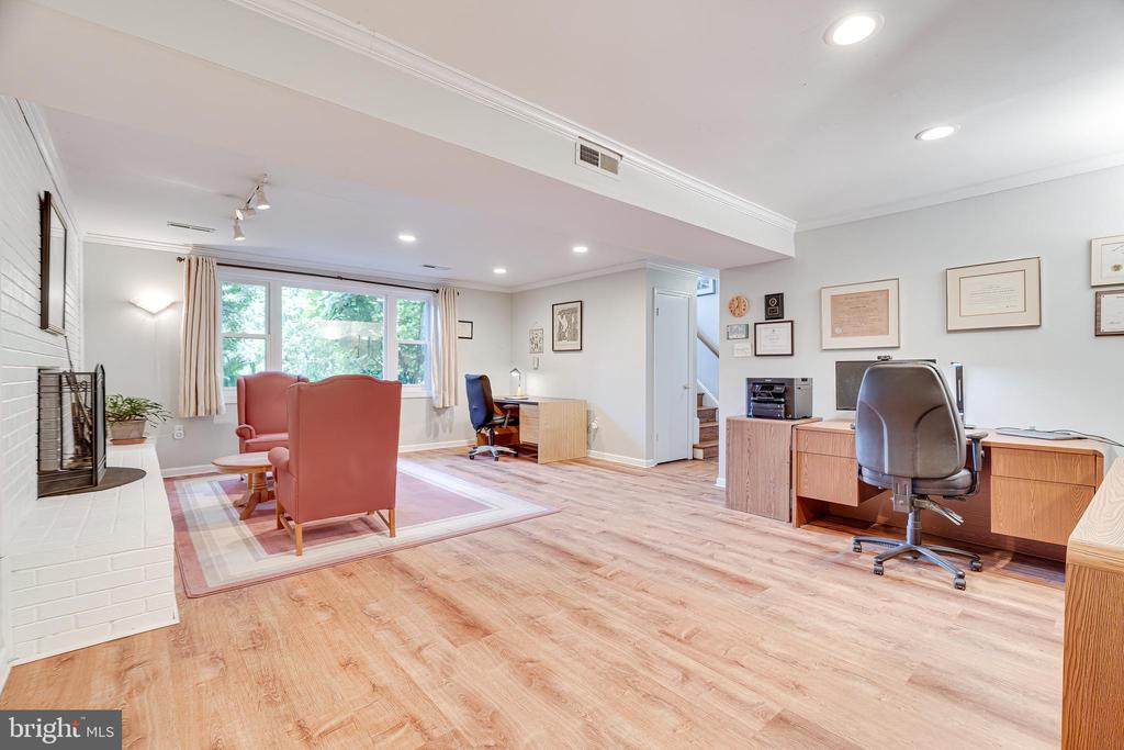 1711 Pine Valley Dr