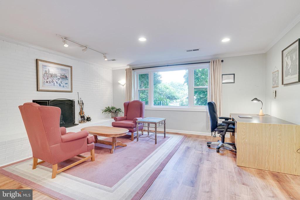 1711 Pine Valley Dr