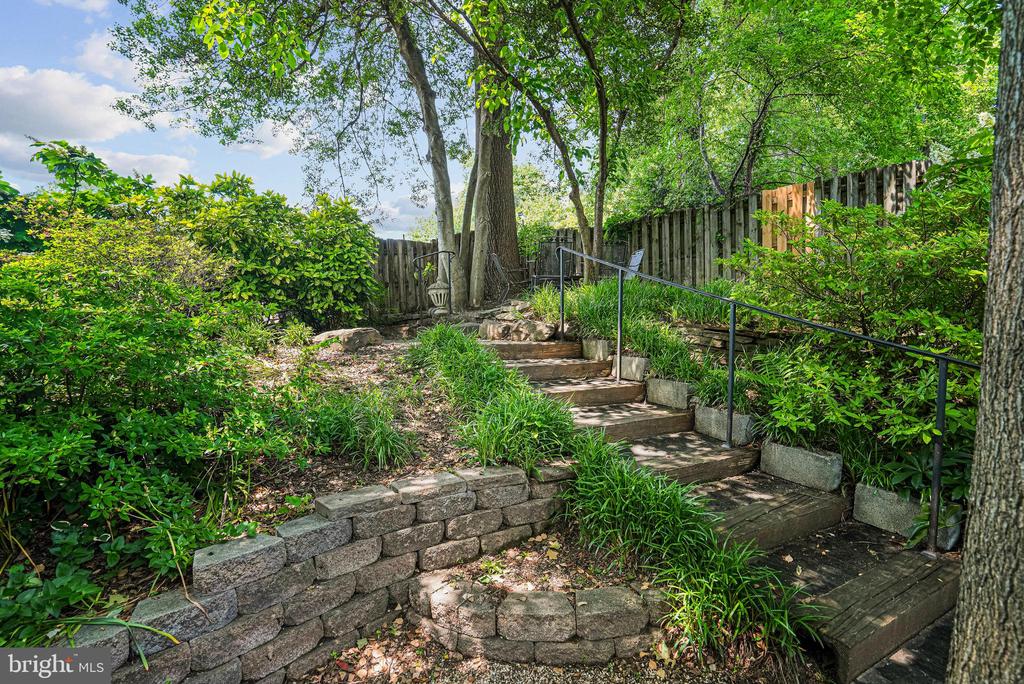 6225 CHERYL DRIVE