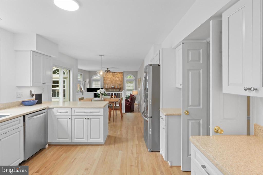 6906 TRILLIUM LANE
