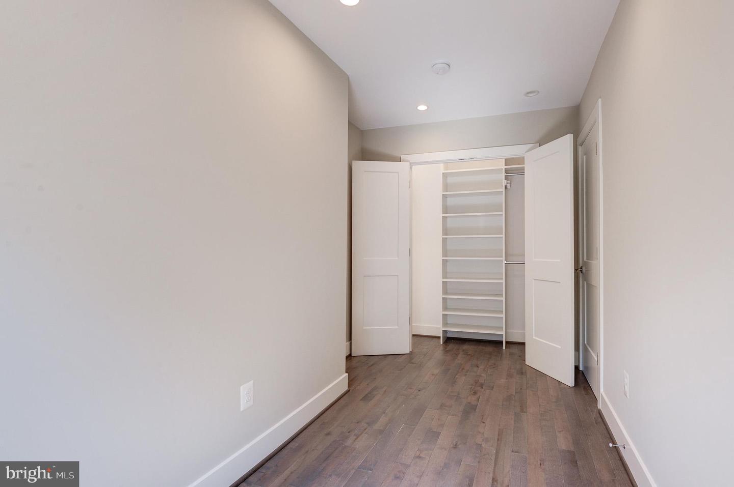 543 23RD PL NE
