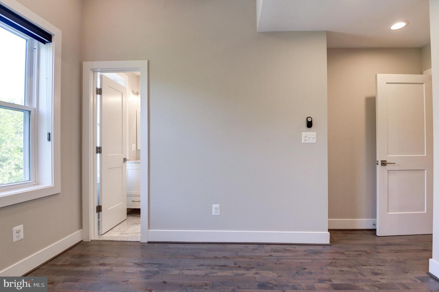 543 23RD PL NE