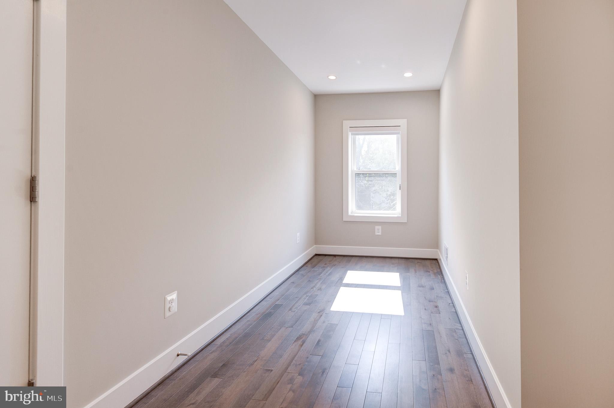543 23RD PL NE