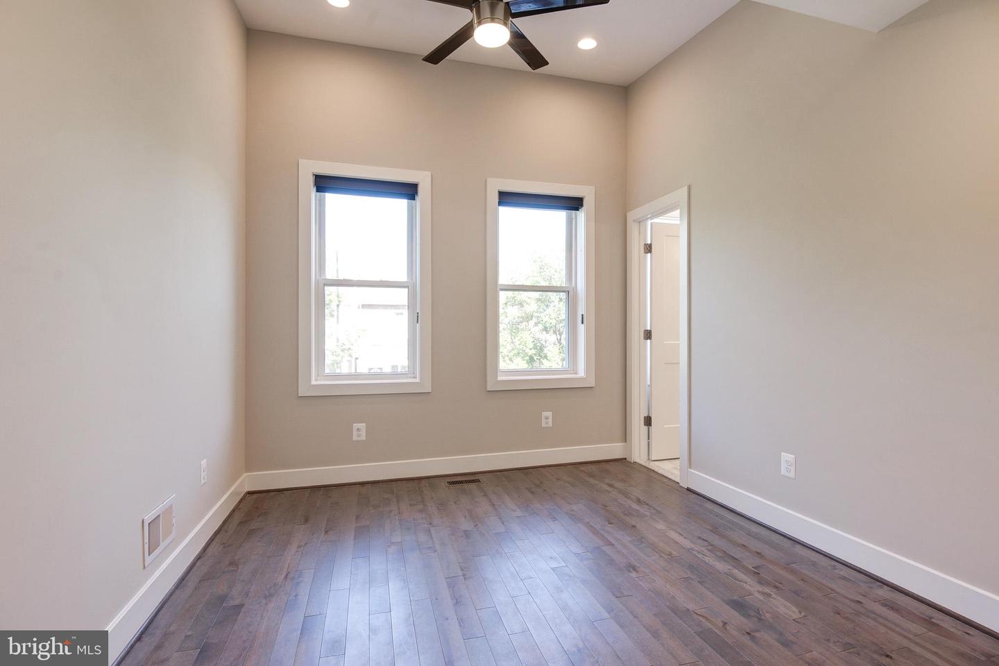 543 23RD PL NE