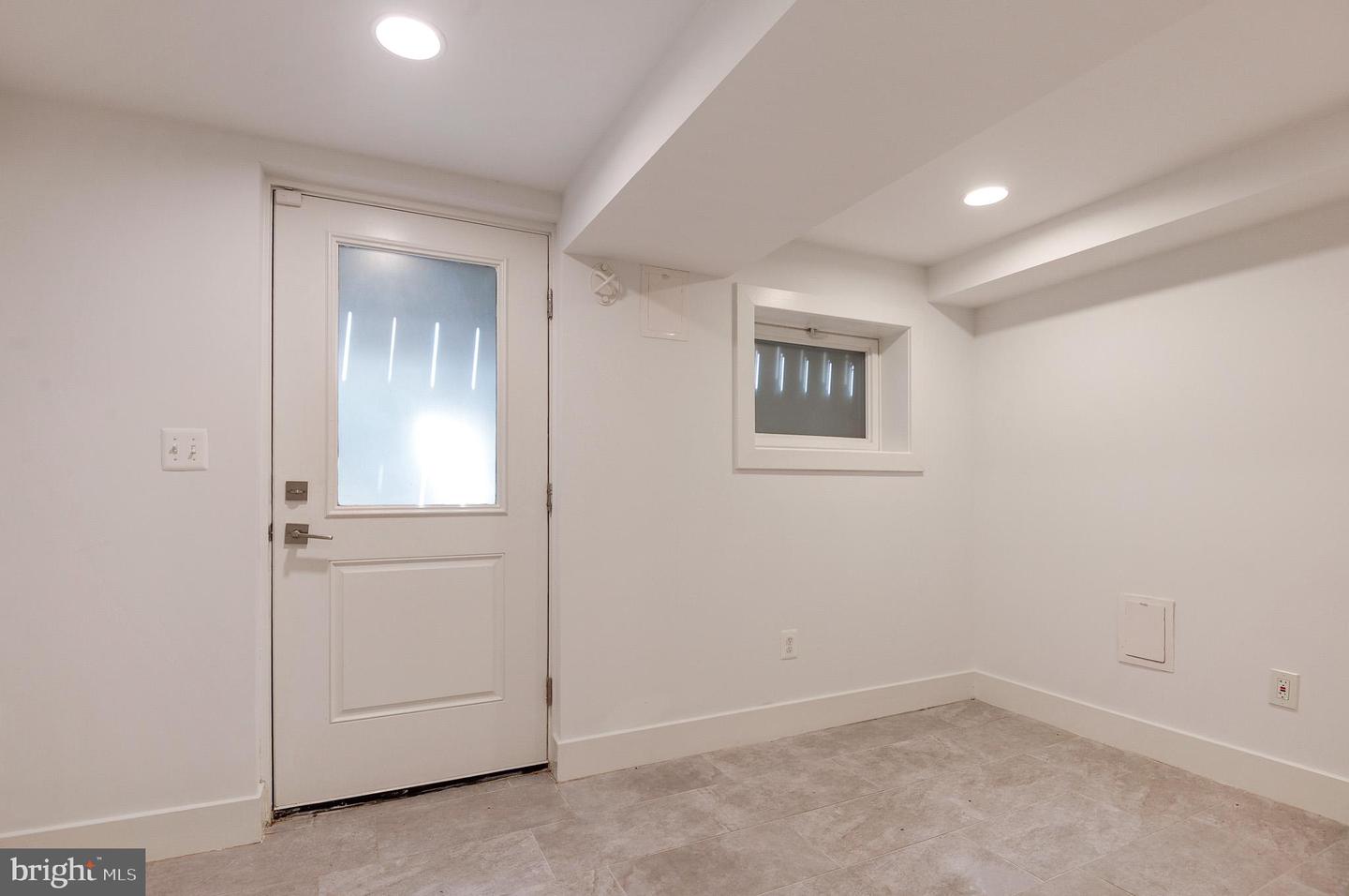 543 23RD PL NE