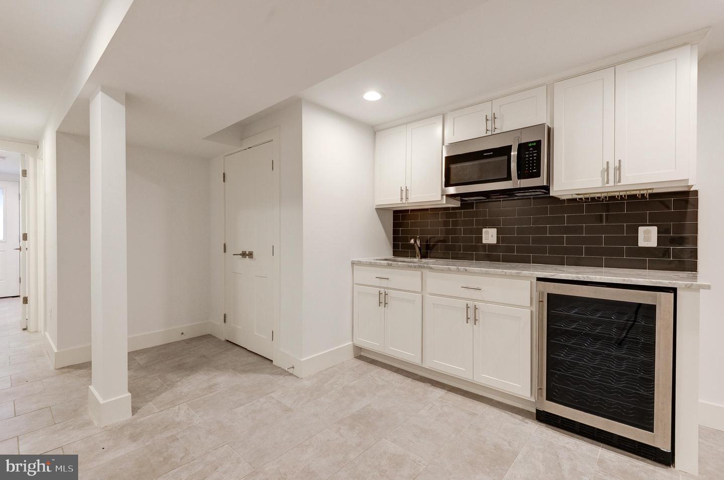 543 23RD PL NE