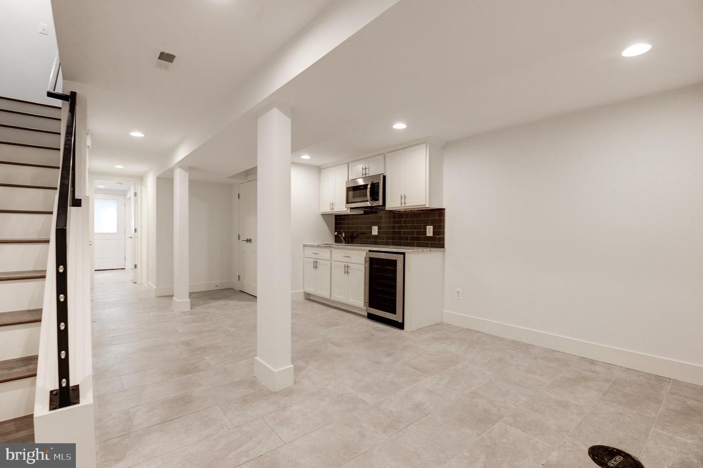 543 23RD PL NE