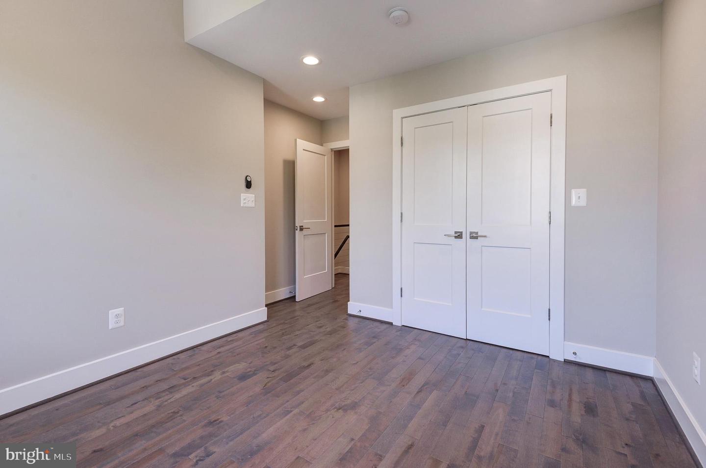 543 23RD PL NE