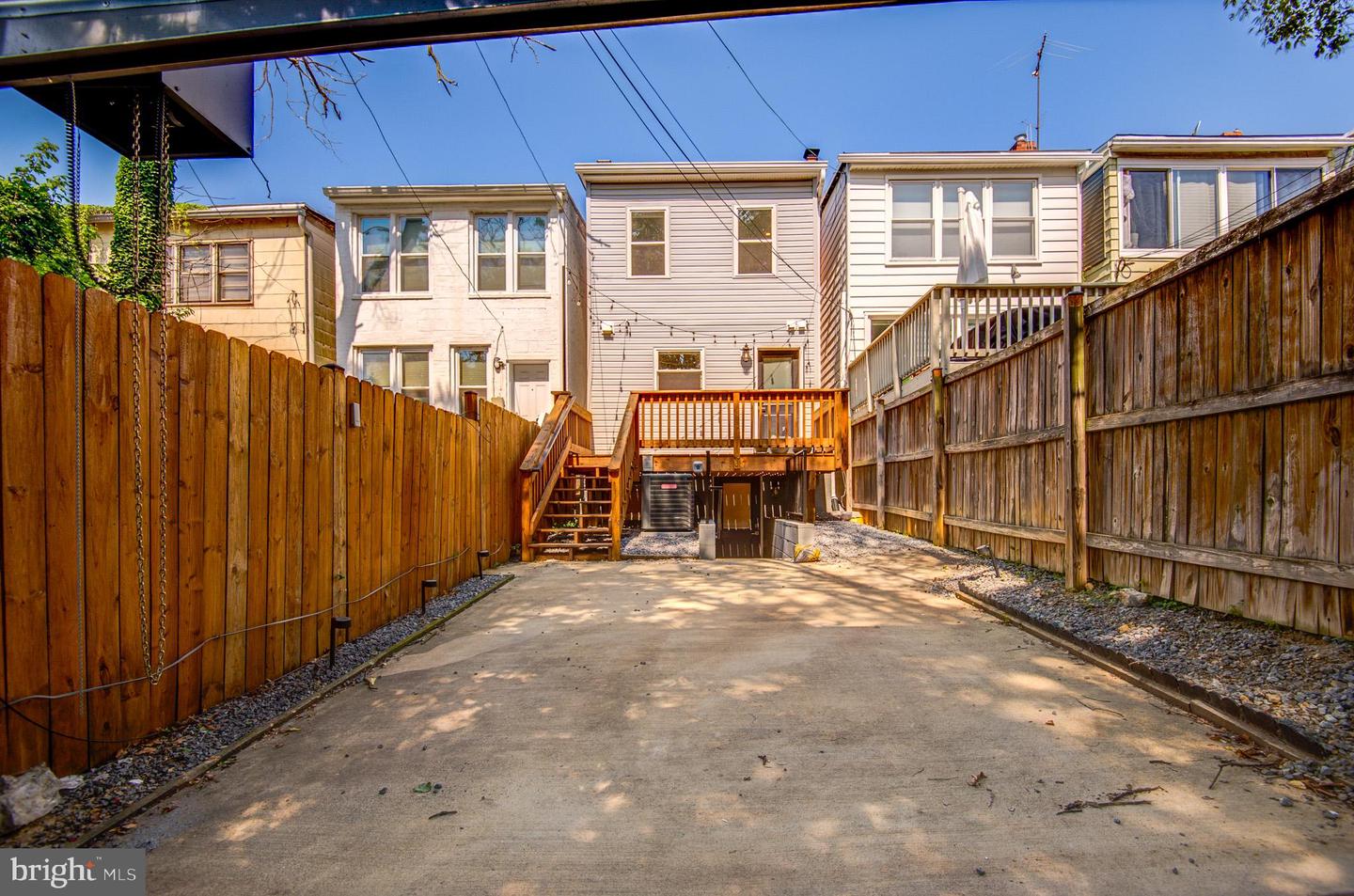 543 23RD PL NE