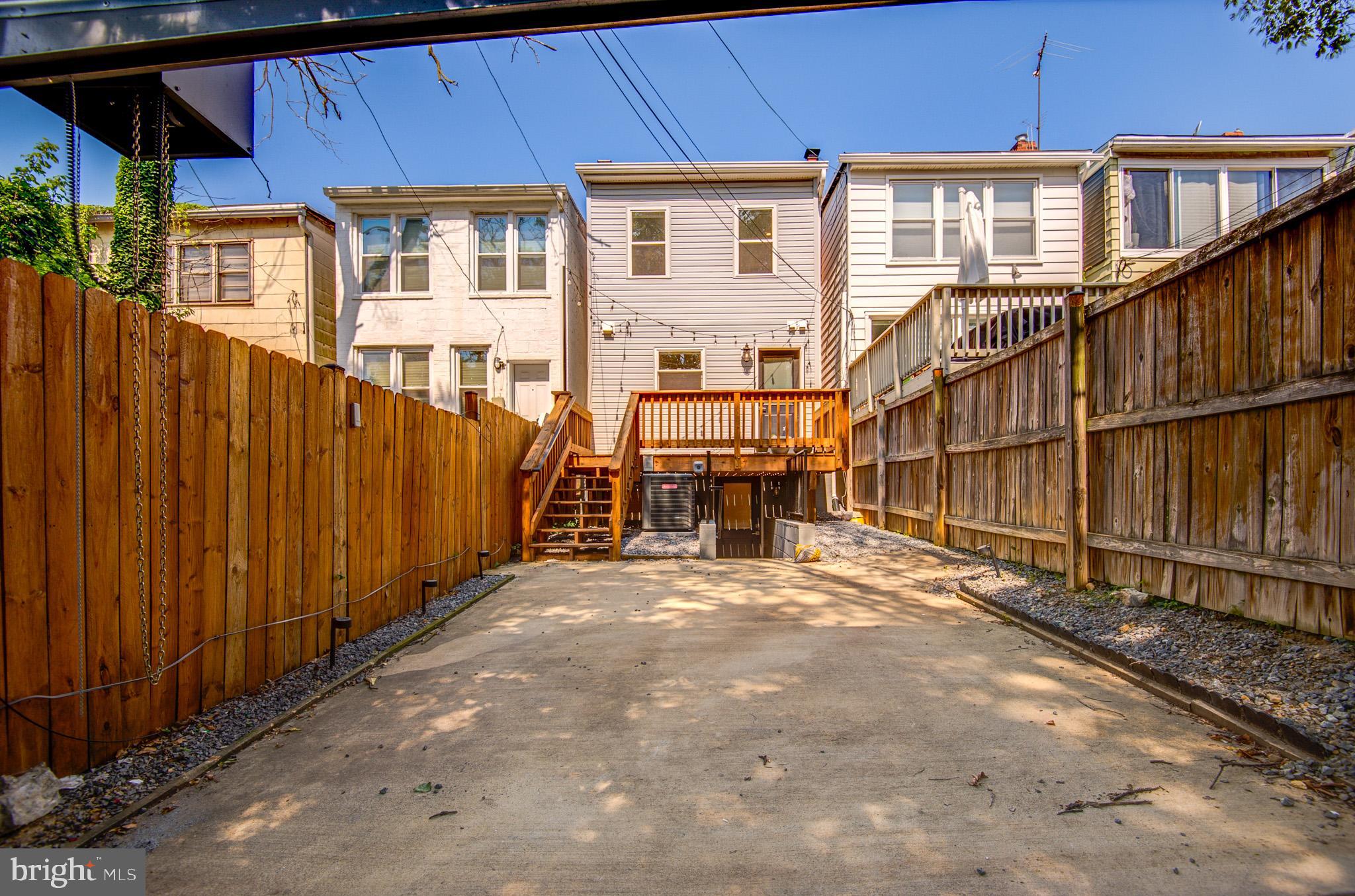 543 23RD PL NE