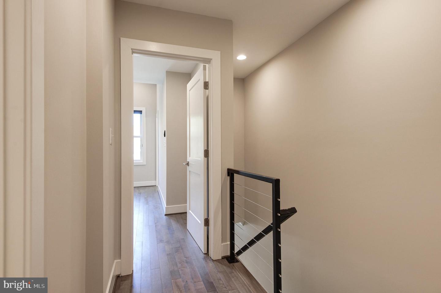 543 23RD PL NE