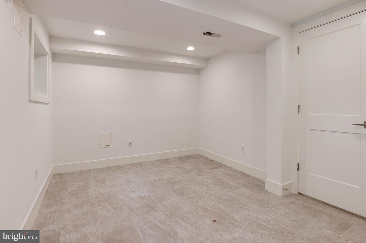 543 23RD PL NE