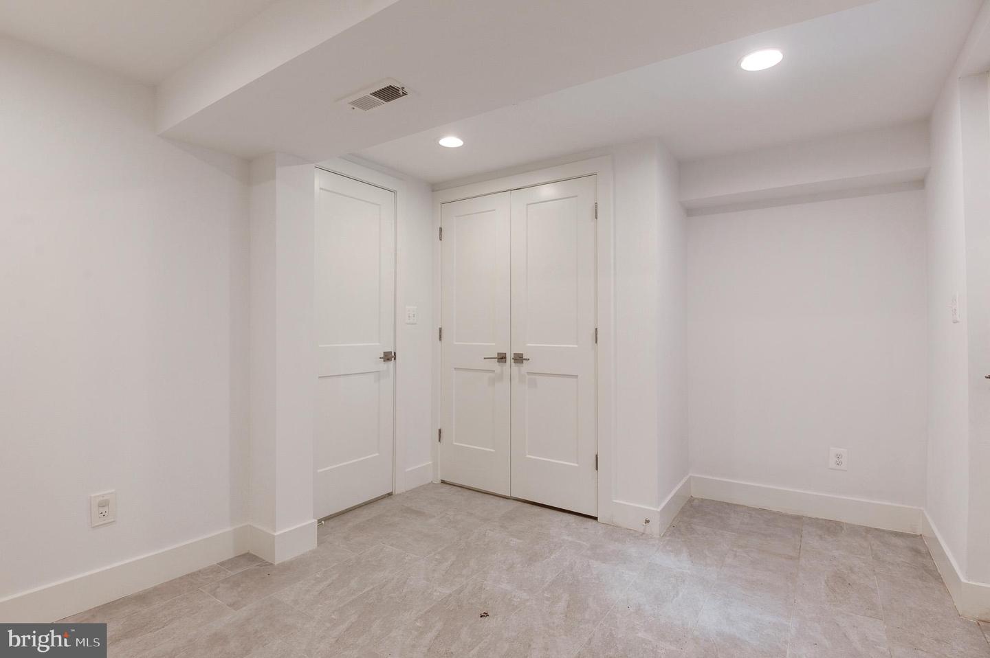 543 23RD PL NE