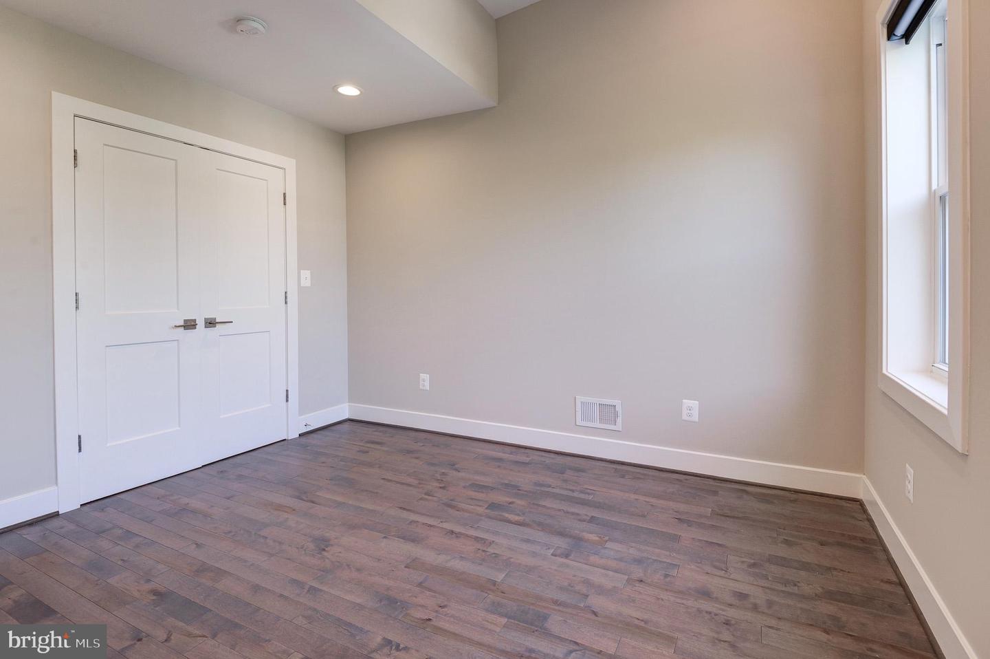 543 23RD PL NE