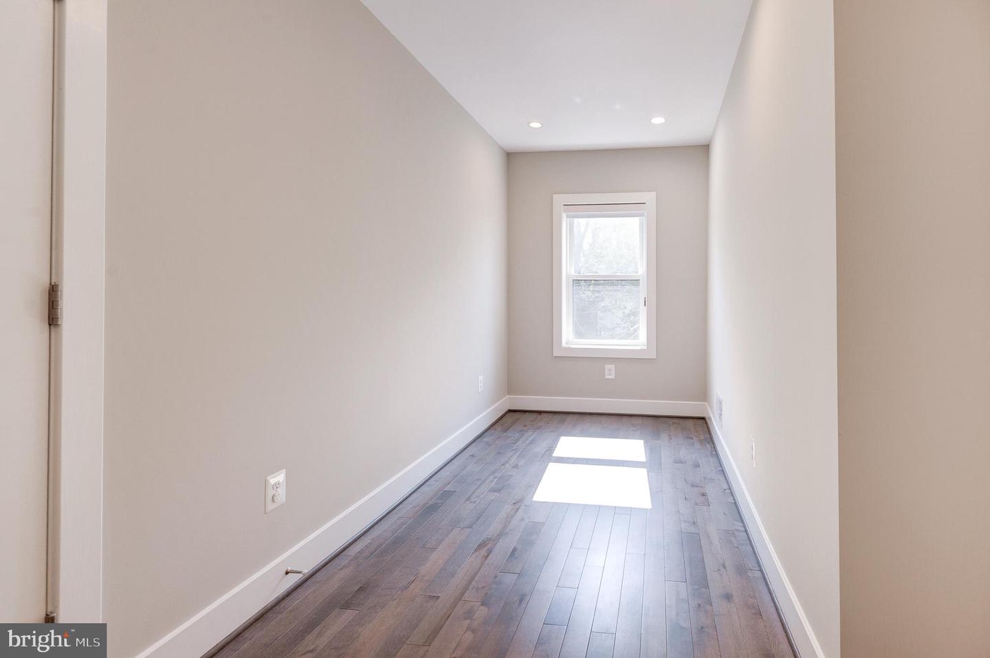543 23RD PL NE