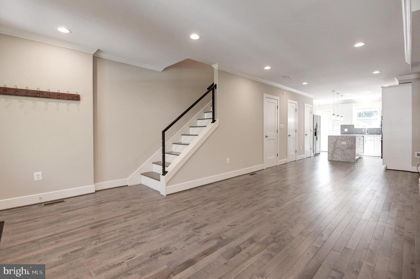 543 23RD PL NE