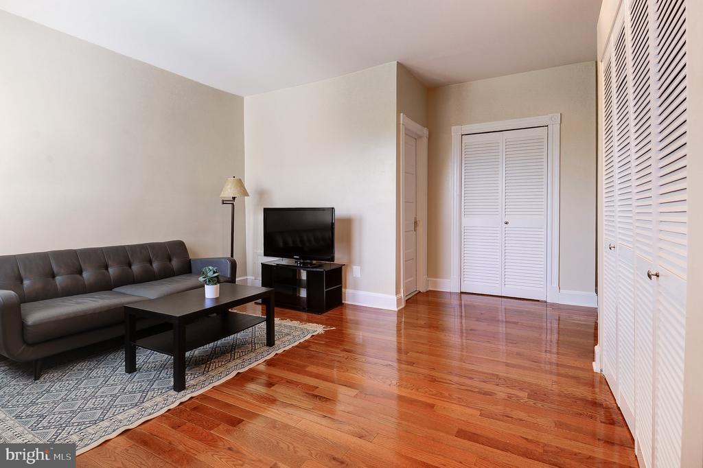 637 3RD STREET NE Unit: 305
