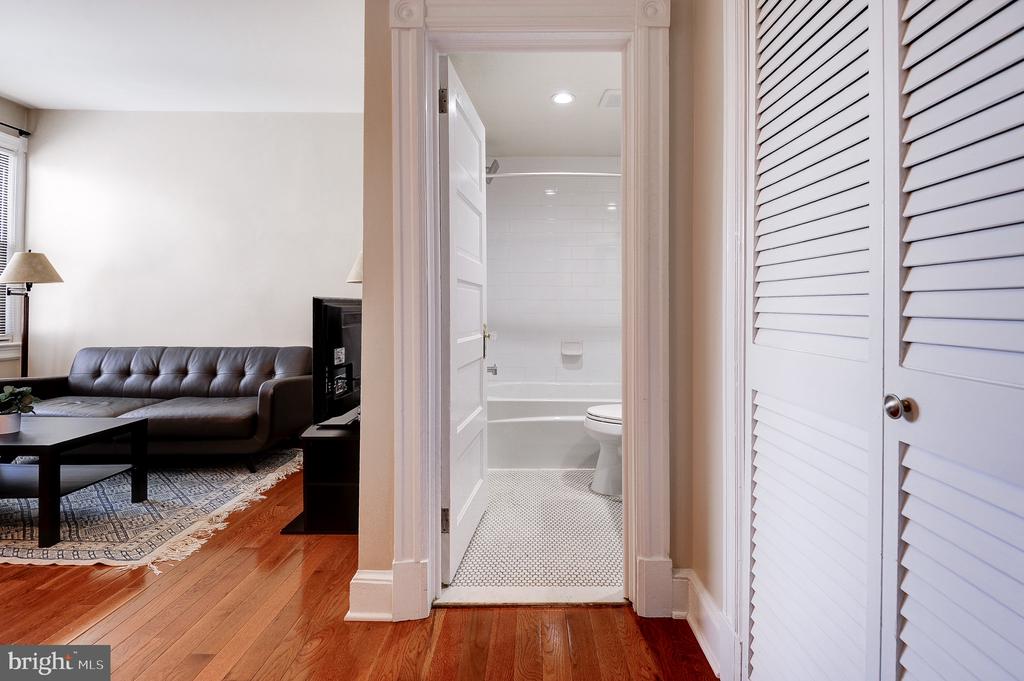 637 3RD STREET NE Unit: 305