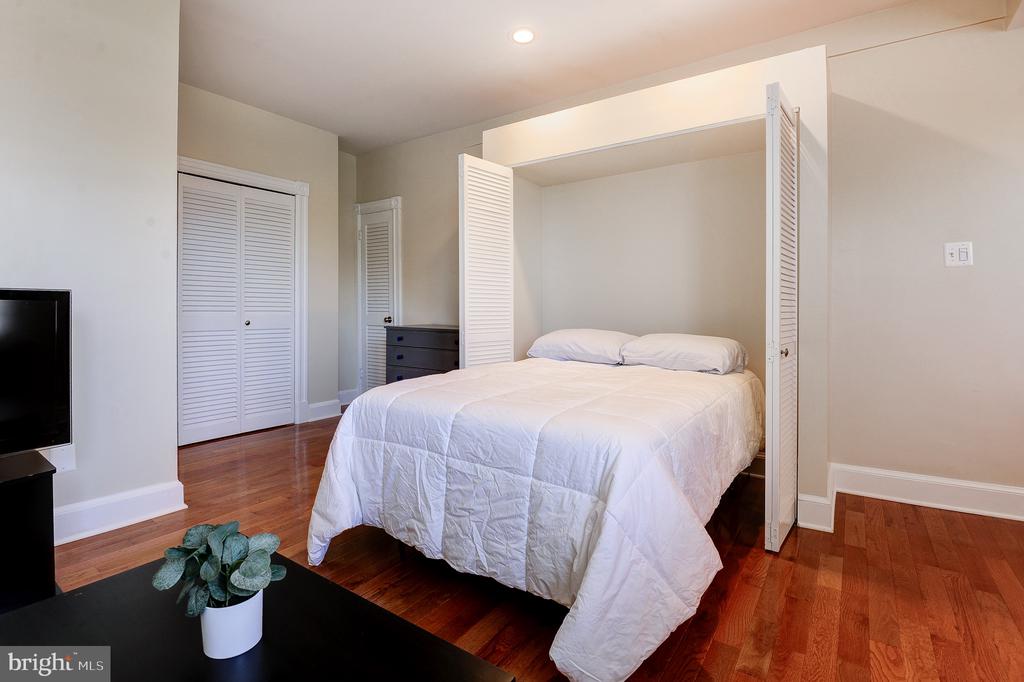 637 3RD STREET NE Unit: 305