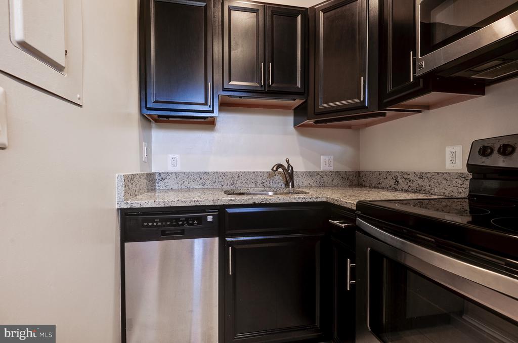 637 3RD STREET NE Unit: 305