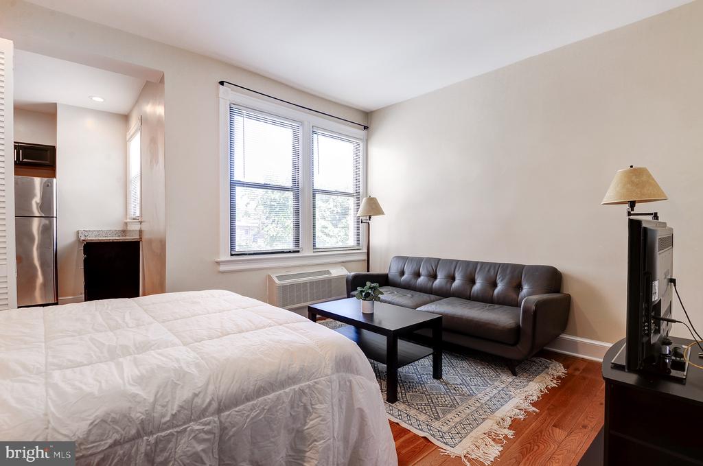 637 3RD STREET NE Unit: 305