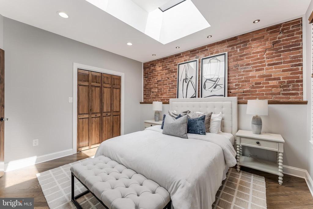 21 15TH STREET SE
