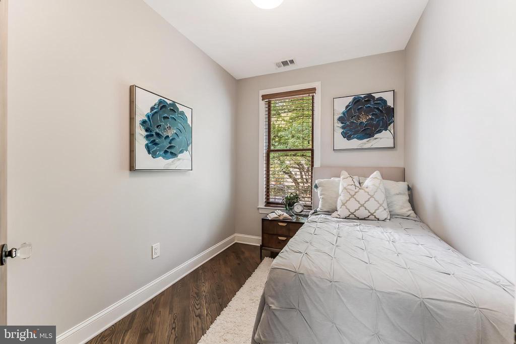 21 15TH STREET SE