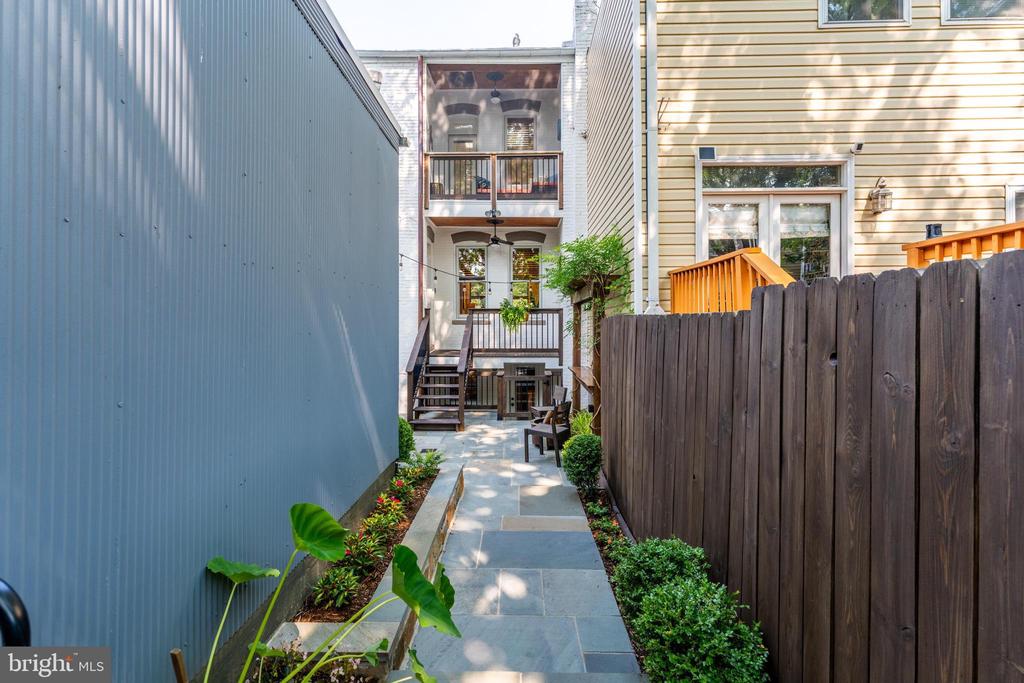 21 15TH STREET SE