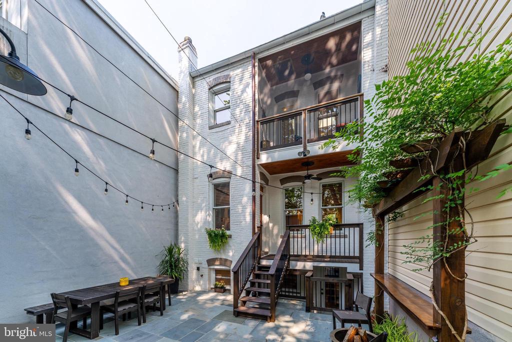 21 15TH STREET SE