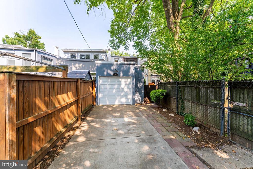 21 15TH STREET SE