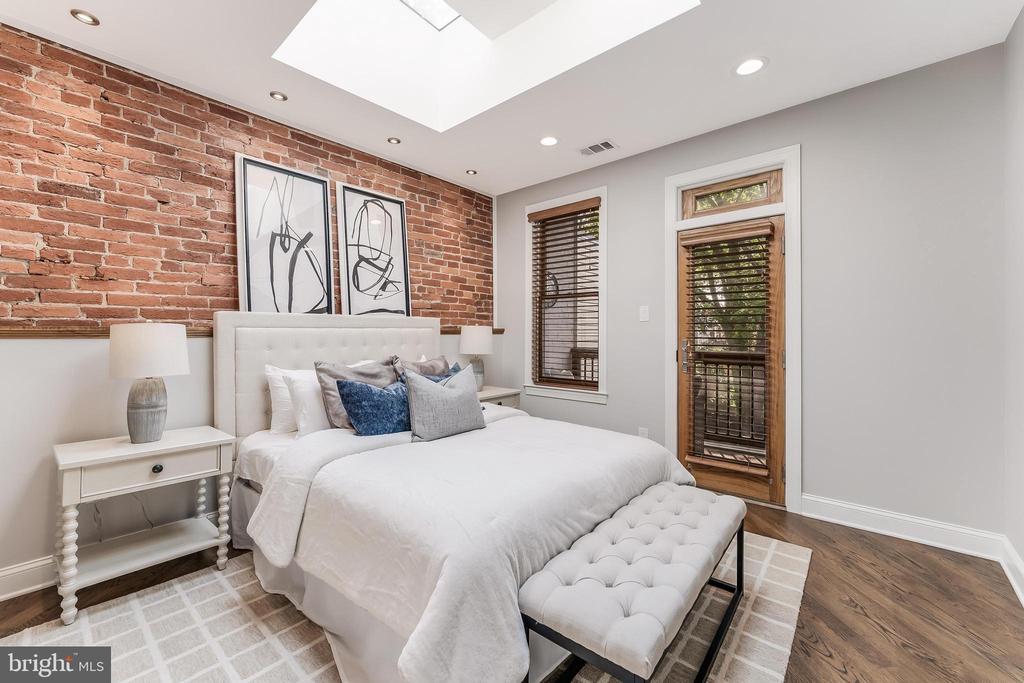 21 15TH STREET SE