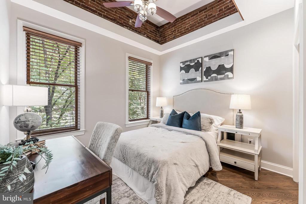 21 15TH STREET SE