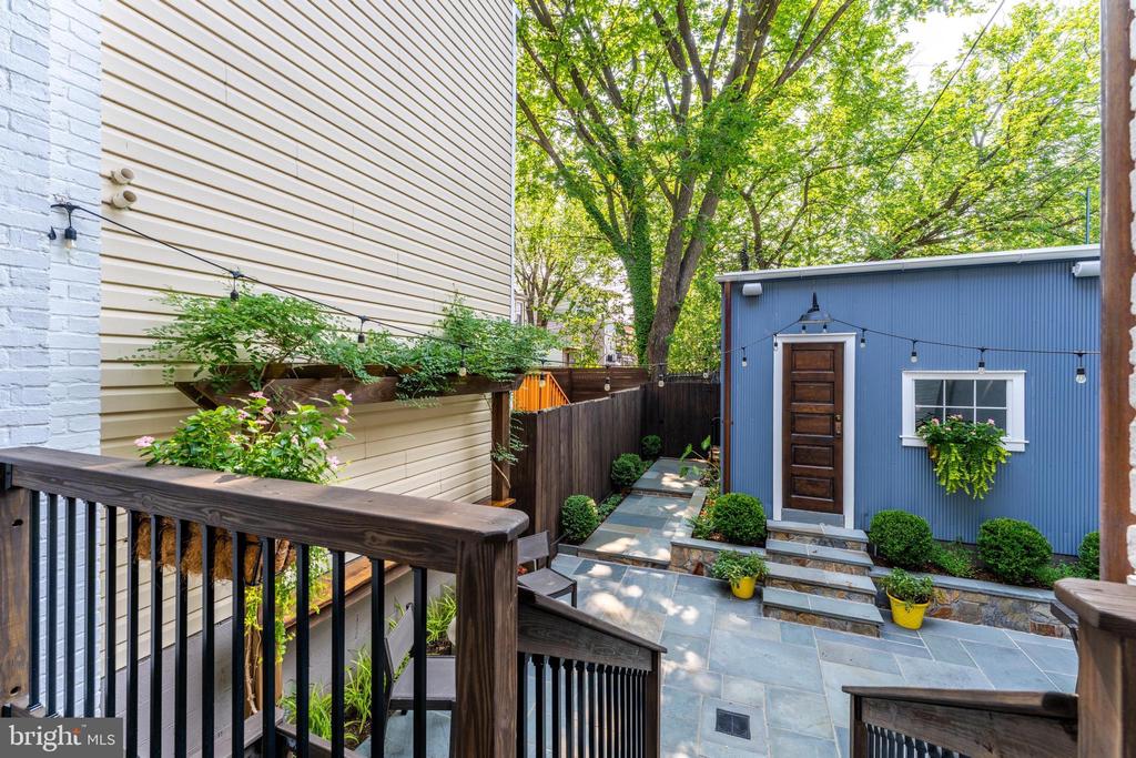 21 15TH STREET SE