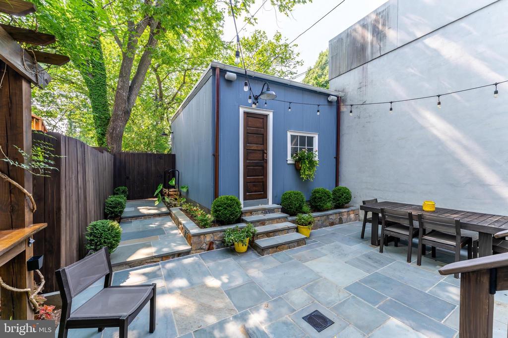 21 15TH STREET SE