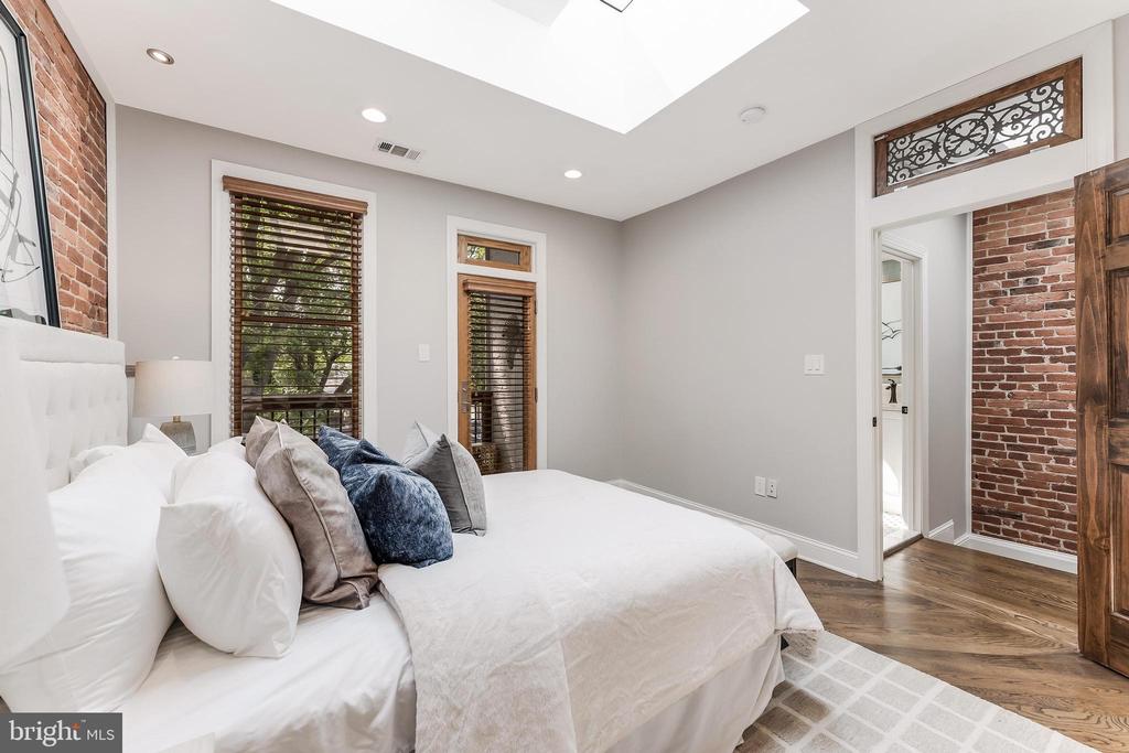 21 15TH STREET SE