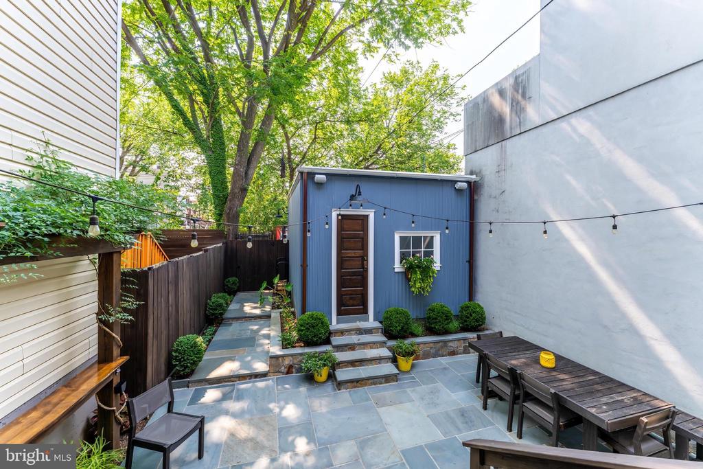 21 15TH STREET SE