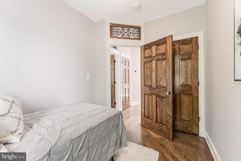 21 15TH STREET SE