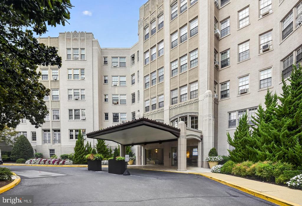 2737 DEVONSHIRE PLACE NW Unit: 105
