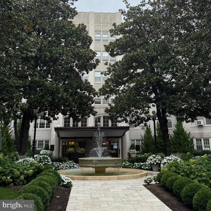 2737 DEVONSHIRE PLACE NW Unit: 105