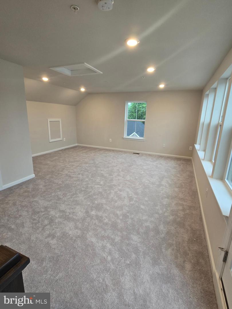 66 GARDEN MEADOW PL