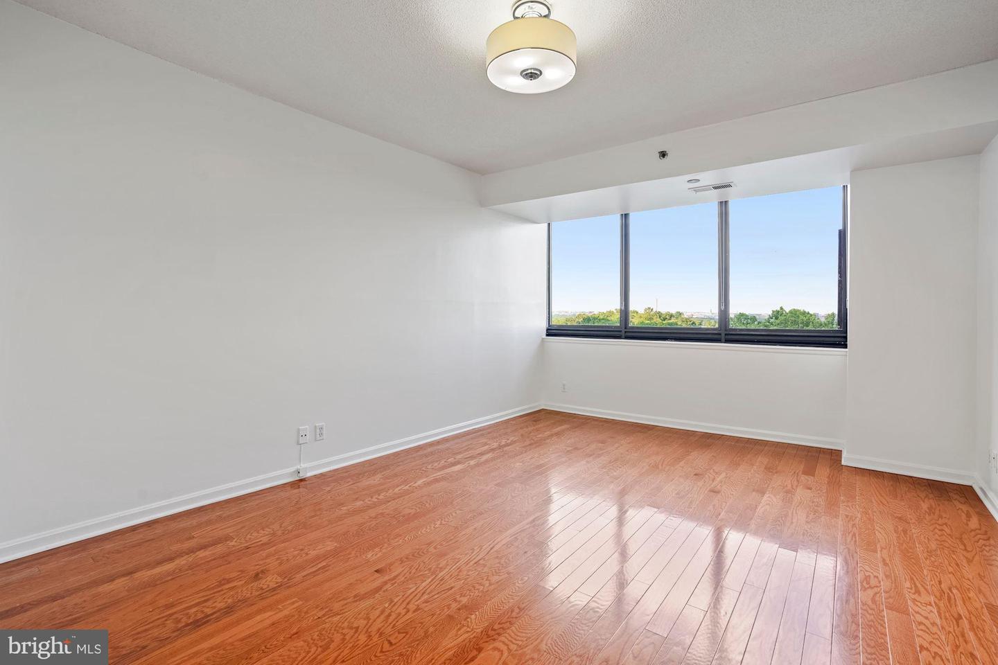 1805 Crystal DRIVE Unit: 710S