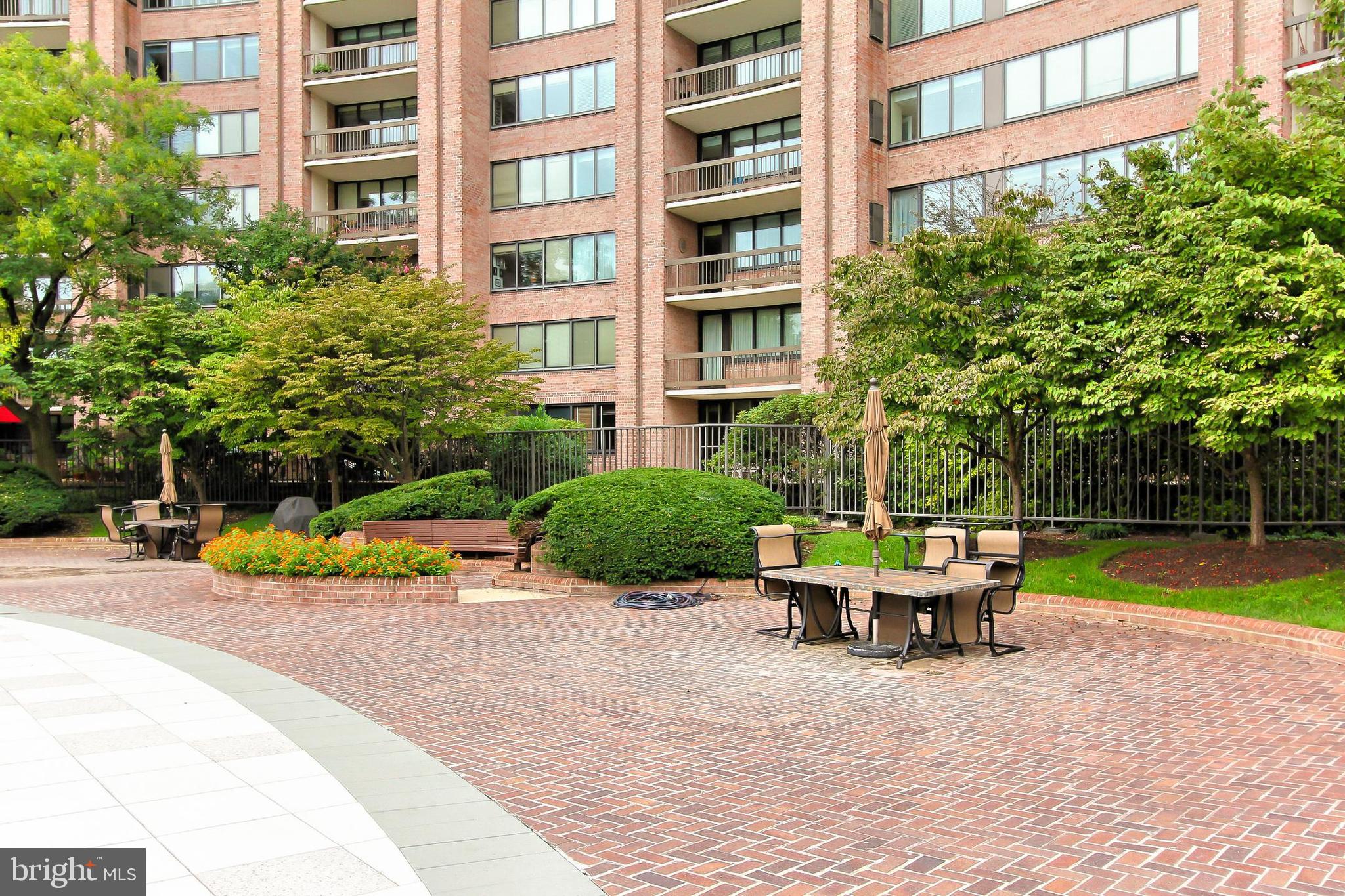 1805 Crystal Dr #1110s