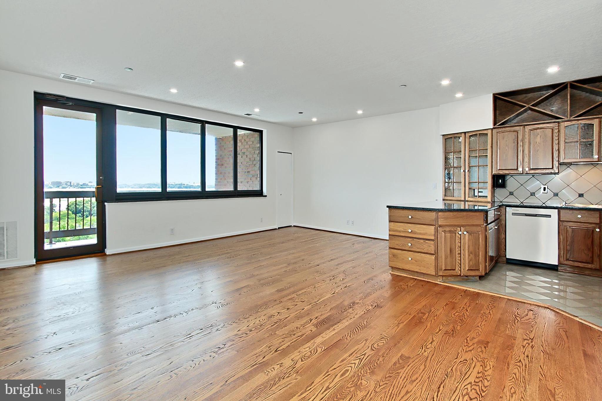 1805 Crystal Dr #1110s