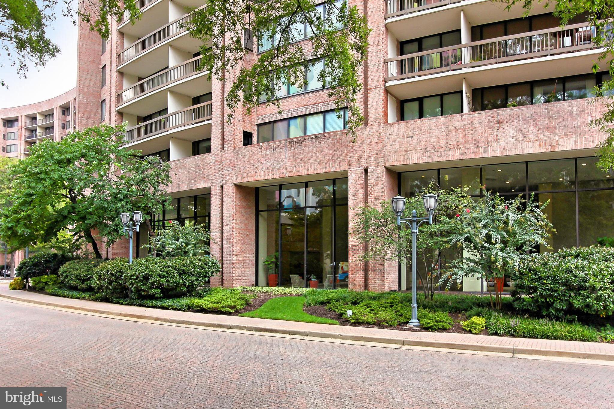 1805 Crystal Dr #1110s