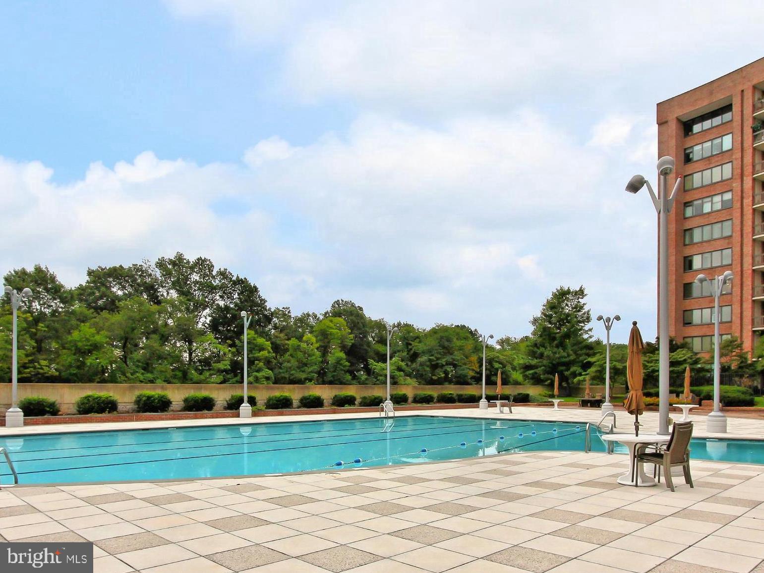 1805 Crystal Dr #1110s