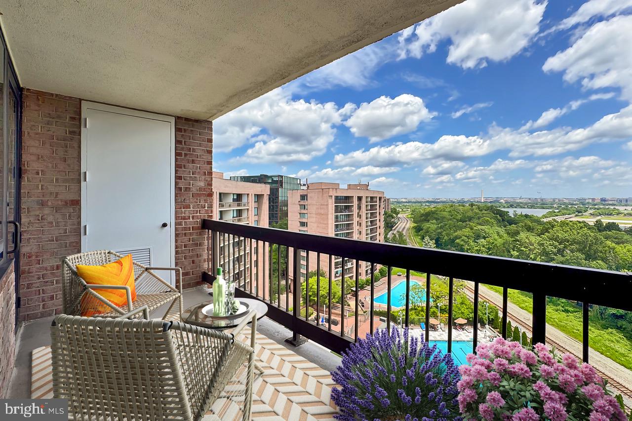 1805 Crystal Dr #1110s